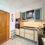 Victoria Boulevard With Pool By Homing *