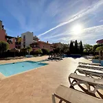 Victoria Boulevard With Pool By Homing *