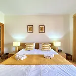 Apartmán Victoria Boulevard With Pool By Homing