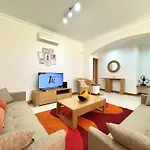 Victoria Boulevard With Pool By Homing *