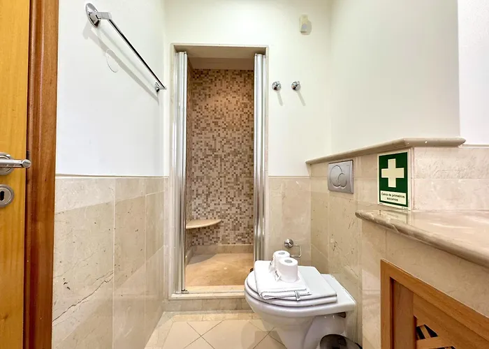 Victoria Boulevard With Pool By Homing Apartmán