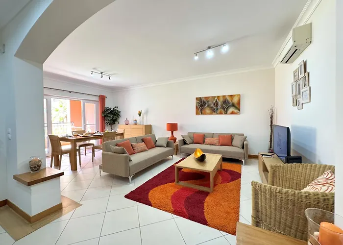 Apartment Victoria Boulevard With Pool By Homing