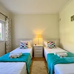 Victoria Boulevard With Pool By Homing