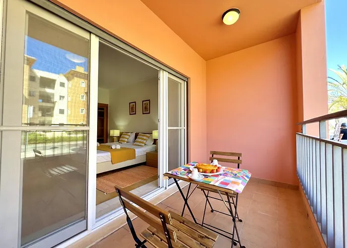 Victoria Boulevard With Pool By Homing Apartamento